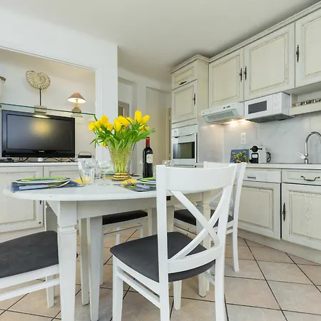 Palais Des Fleurs Apartment