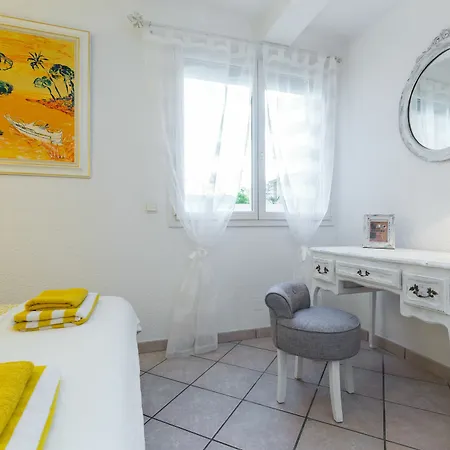 Palais Des Fleurs Apartment *